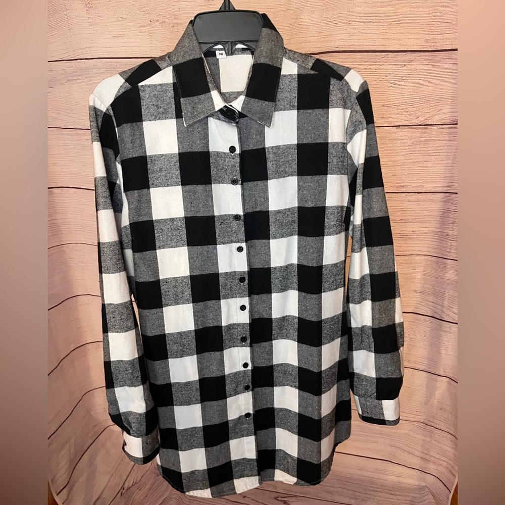 LIKE NEW white and black Haute flannel